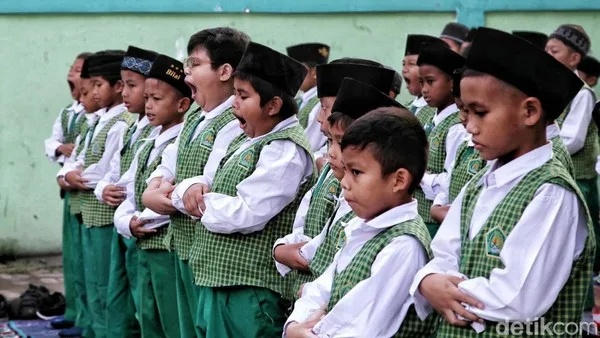 libur ramadhan, libur sekolah, gaji guru, bulan ramadhan, kebijakan libur, dampak libur, anak libur, program ramadhan, siswa muslim, modifikasi belajar, jadwal Ramadan sekolah, kebijakan Ramadan, Kemendikdasmen Kemenag, keputusan libur, libur penuh Ramadan, libur Ramadan, libur sekolah, Mendikdasmen Ramadan, sekolah dan madrasah, surat edaran libur, libur sekolah, ramadhan 2025, dampak guru, gaji guru, kebijakan libur, kegiatan ramadhan, pesantren ramadhan, program sekolah, adiksi gawai, pengawasan anak