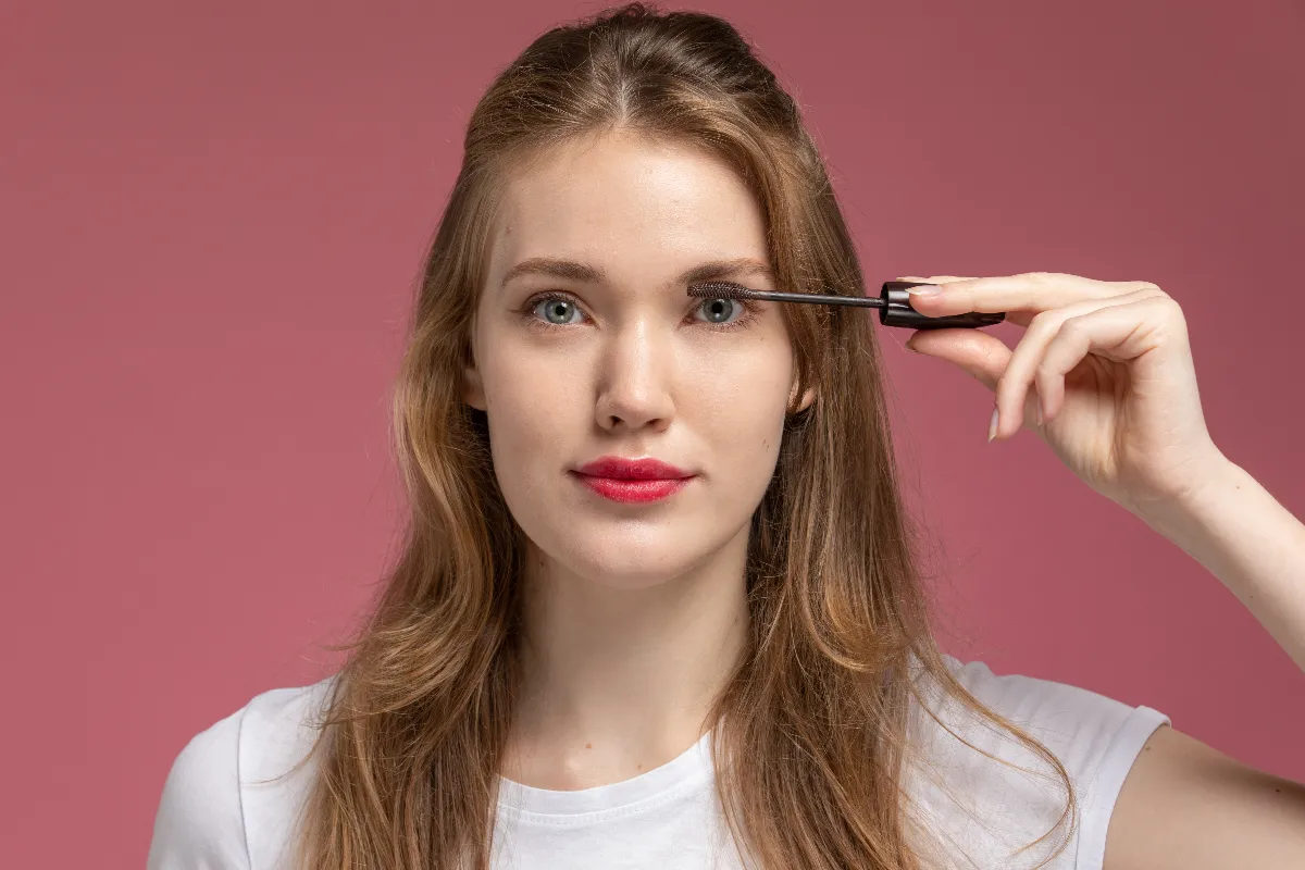 maskara kering, cara menyelamatkan maskara, cairan lensa kontak, air panas, minyak zaitun, trik make up, tips kecantikan, perawatan bulu mata, maskara awet, makeup hack