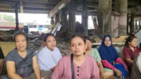 anak putus sekolah, seragam hilang, les gratis, dampak penggusuran, nasib warga, kolong tol, tikus menggigit warga, rusun Tongkol, permintaan pemerintah, penggusuran rumah, warga bertahan.