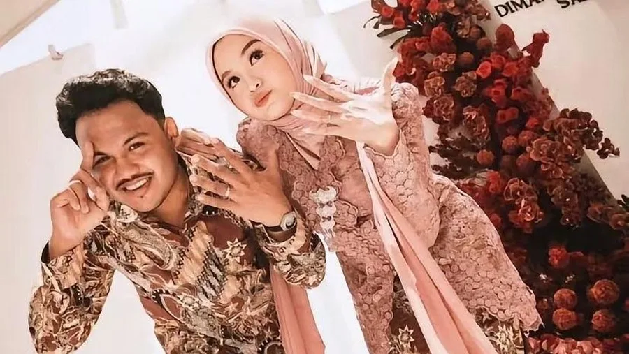 profil dimansyah laitupa, Dimansyah Laitupa, Salma Salsabil, calon suami Salma, Indonesian Idol, lagu hits Dimansyah, lamaran Salma, biodata Dimansyah, artis Maluku Utara, kisah cinta idol, penyanyi Indonesia, lagu 2024, artis muda Indonesia