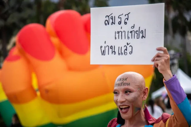 Pernikahan sejenis, bendera pelangi, UU kesetaraan, LGBTQ Thailand, Thailand nikah sejenis, hak pasangan sesama jenis, nikah massal, transgender Thailand, Thailand ASEAN pertama, UU LGBTQ
