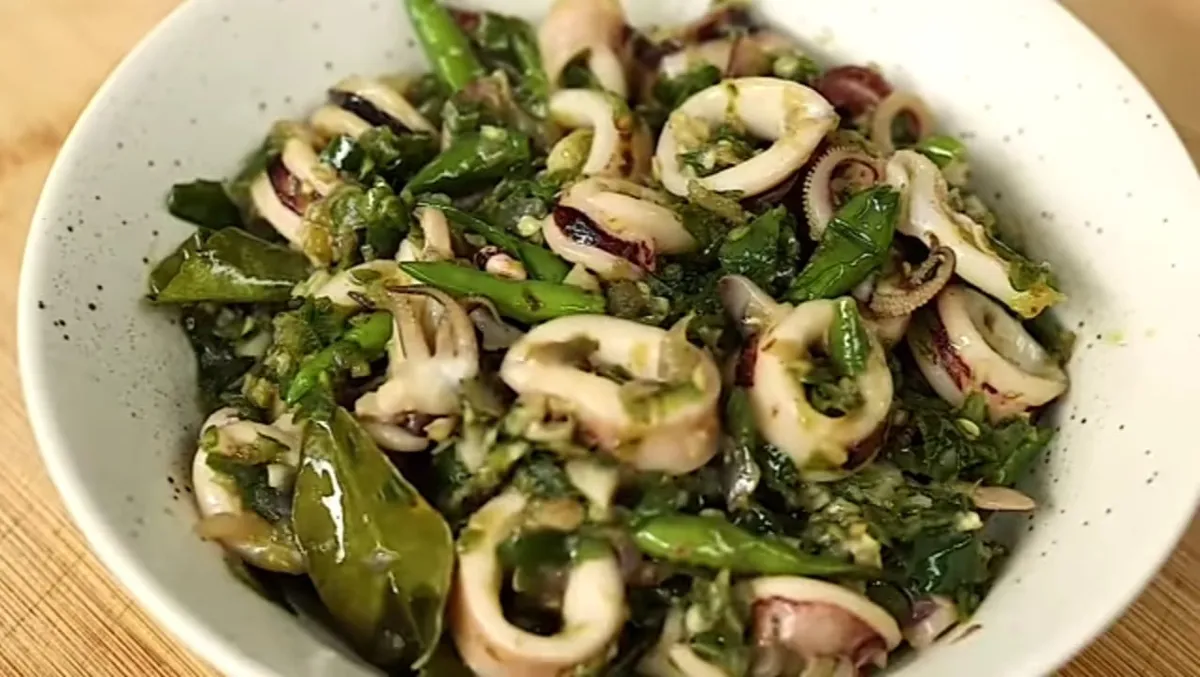 resep cumi cabai hijau, cara masak cumi, cabai hijau pedas, cumi gurih, masakan enak, lauk utama, cumi pedas, masakan nasi, resep mudah, tumis cabai hijau, bumbu cumi, menu praktis, hidangan lezat, cumi segar, masakan lezat, cumi cabai, tumis cumi.