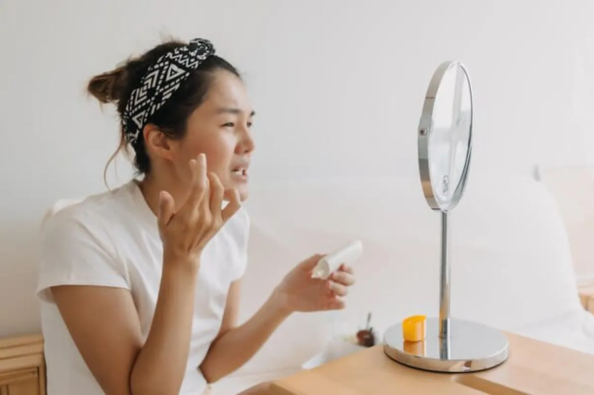 skincare tidak cocok, kulit kering, ruam kemerahan, jerawat breakout, tekstur kulit, kulit berminyak, rasa gatal, hiperpigmentasi, iritasi kulit, produk skincare