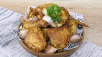 ayam goreng, bawang putih, resep ayam, Martin Praja, ayam crispy, bumbu marinasi, makanan enak, gurih lezat, masakan sederhana, resep praktis, makanan berempah, ayam juicy, cara membuat ayam