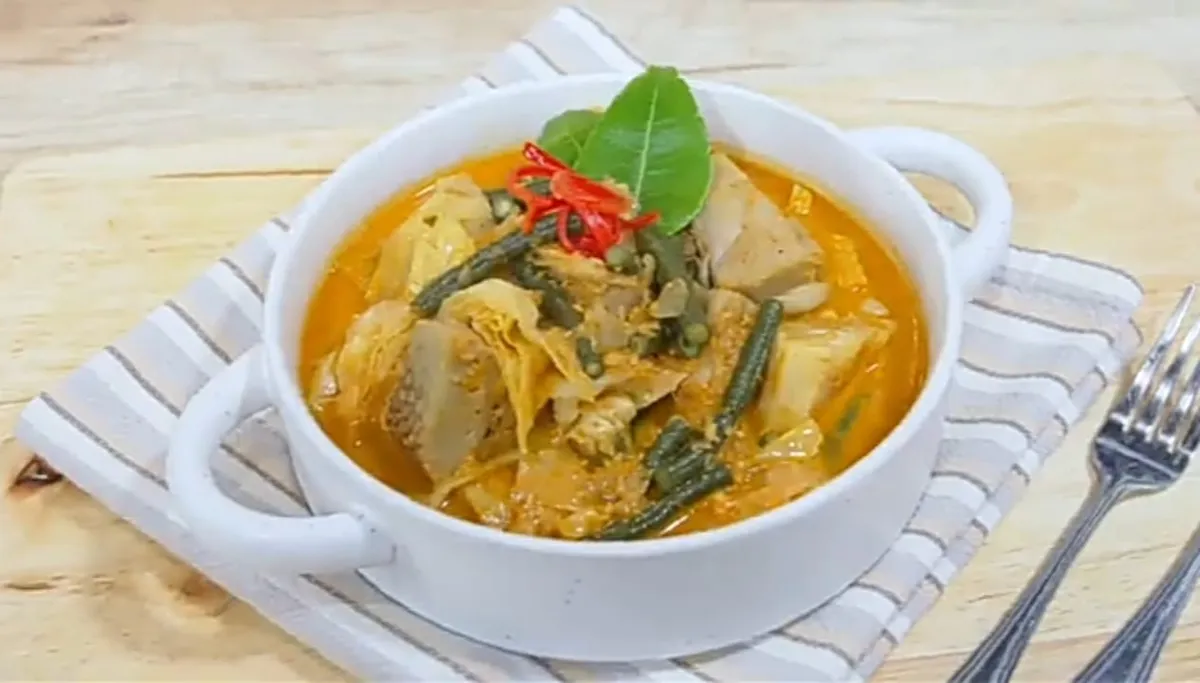 gulai kapau, resep autentik, masakan minang, kuah pedas, nasi hangat, lauk khas, bumbu halus, bahan tumisan, larutan santan, nangka rebus, kacang panjang, kol iris, daun kunyit, masakan rempah, cara masak, resep praktis, menu keluarga, masakan tradisional, rasa gurih, pedas nikmat.