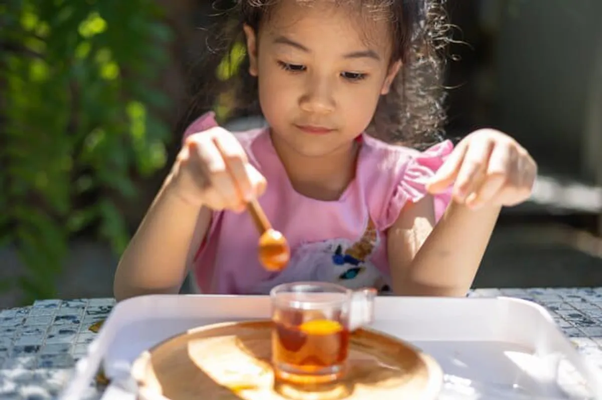 manfaat madu, kesehatan tubuh, kadar gula, redakan batuk, atasi jerawat, penyembuhan luka, jaga jantung, radikal bebas, antioksidan madu, madu alami, madu gelap, diabetes tipe 2, antiinflamasi madu, madu manuka, luka bakar, nutrisi madu.