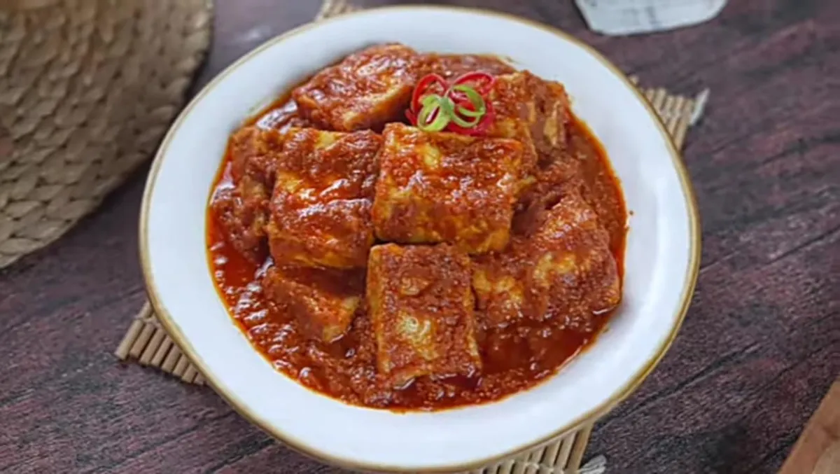 resep tahu balado, tahu balado pedas, bumbu balado, tahu goreng, masakan pedas, bumbu halus, tahu lezat, makanan pedas, nasi hangat, masakan keluarga, lauk pendamping, tahu berempah, sajian keluarga, tumis bumbu, lauk lengkap, menu tahu, tahu enak, masakan praktis, cara membuat balado
