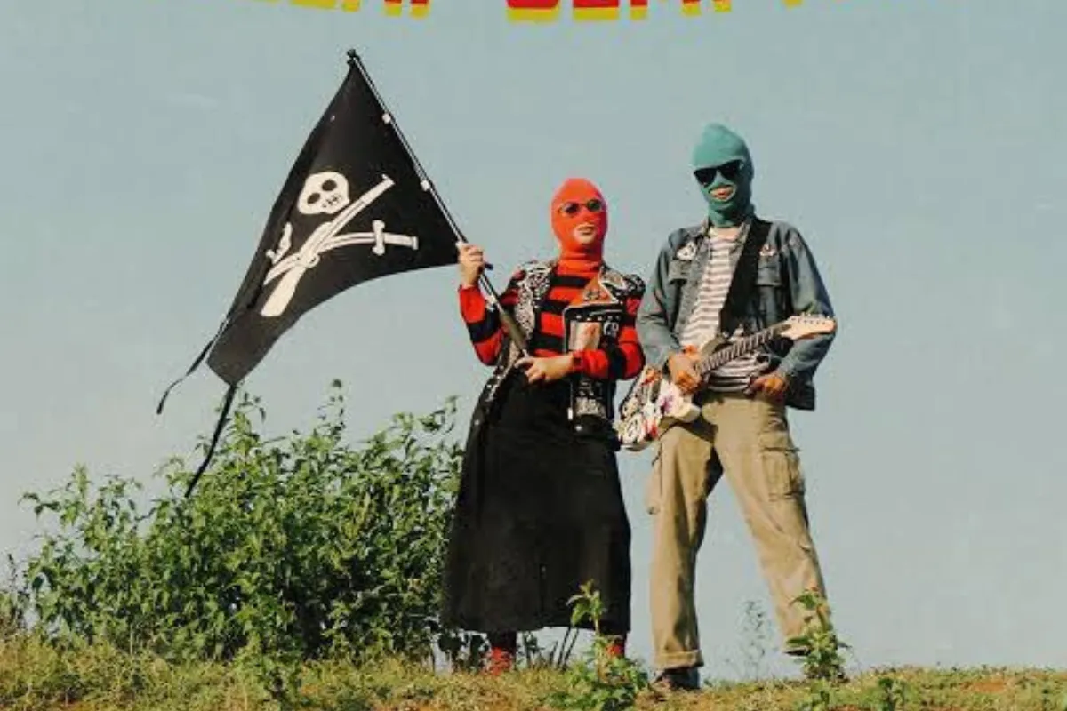 Novi Citra Indriyati, Twister Angel, SDIT Mutiara Hati, Bayar Bayar Bayar, lagu viral, kode etik, syariat Islam, dipecat guru, masalah aurat, klarifikasi sekolah, kontroversi Polri.