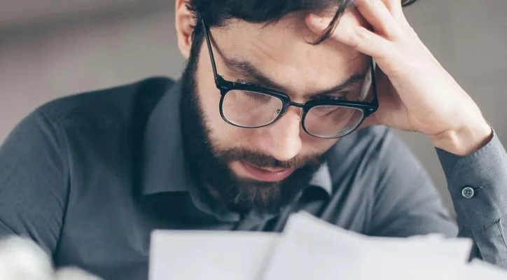 spam pinjol, blokir nomor, lapor operator, aplikasi pemblokir, nomor mencurigakan, pesan spam, gangguan pinjol, HP aman, pinjaman online, hindari penipuan, data pribadi, nomor ilegal, call blocker, truecaller app, lapor spam