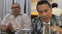 persidangan ricuh, Hotman Paris, Razman Nasution, pencemaran nama, sidang heboh, aksi Razman, bukti baru, kasus hukum, pengacara terkenal, media sosial, mental tempe, debat panas, hakim skors, ekspresi mengejek, dorongan petugas, bukti chatting, bela diri, kursi saksi, protes sidang, rival pengacara