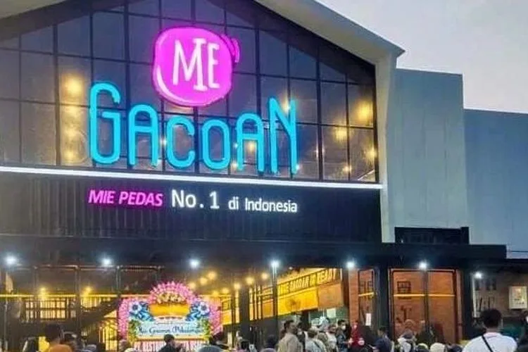 mie gacoan mengandung minyak babi, mie gacoan, minyak babi, Mie Gacoan, minyak babi, sertifikat halal, fakta hoaks, Satpol PP, izin operasional, viral WhatsApp, berita bohong, video hoaks, gerai Mie Gacoan, halal MUI, nama menu, sertifikasi halal, penyegelan restoran, berita viral