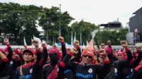 demo buruh, tuntutan buruh, outsourcing, reshuffle menteri, aksi buruh, Presiden Prabowo, UU ketenagakerjaan, kinerja menteri, kritik keras, serikat buruh, DPR RI, masa buruh, aksi demo, PPN 13 persen, kelangkaan LPG, UMP, reshuffle kabinet.
