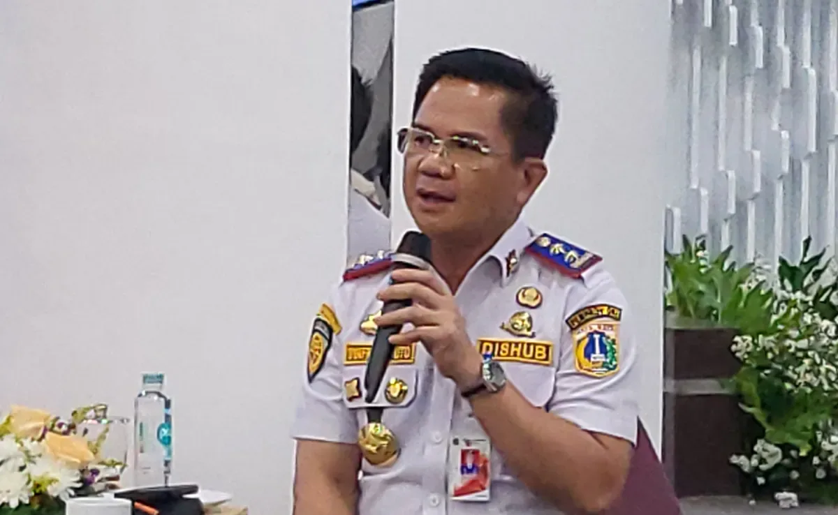 kemacetan jakarta, car oriented development, transit oriented development, solusi macet, transjakarta, pedestrianisasi, transportasi umum.