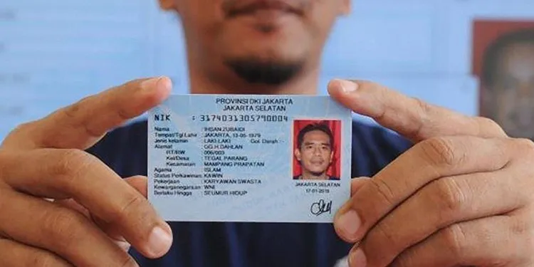 Penerima bansos, Cek bansos online, DTKS Kemensos, Bansos 2025, Kriteria penerima bansos, Saldo bansos PKH, Data tidak valid, PNS dan bansos, Penghasilan di atas UMR, Bantuan sosial keluarga, Cek NIK KTP, Situs cek bansos,BPNT, PKH, Bansos Februari 2025