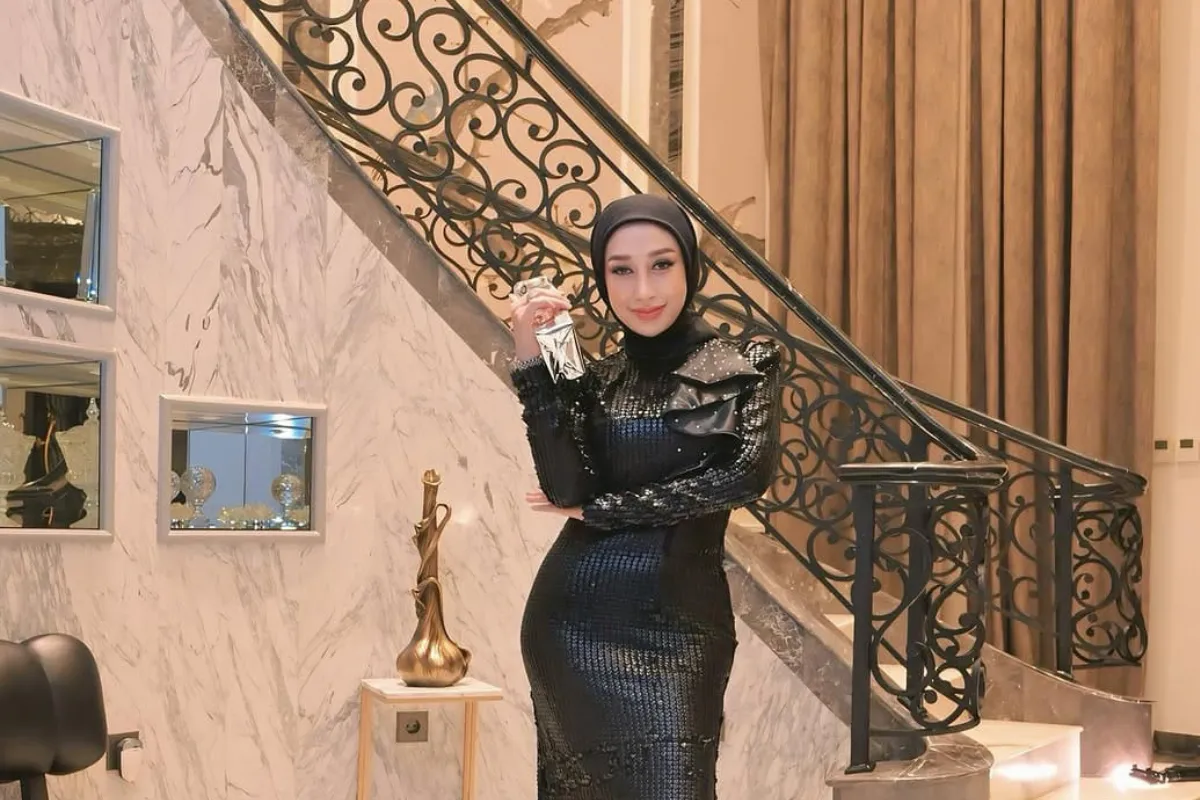 Reza Gladys, Nikita Mirzani, pemerasan, skincare, kecantikan, selebgram, bisnis sukses, Glavici Aesthetic Clinic, produk kecantikan.