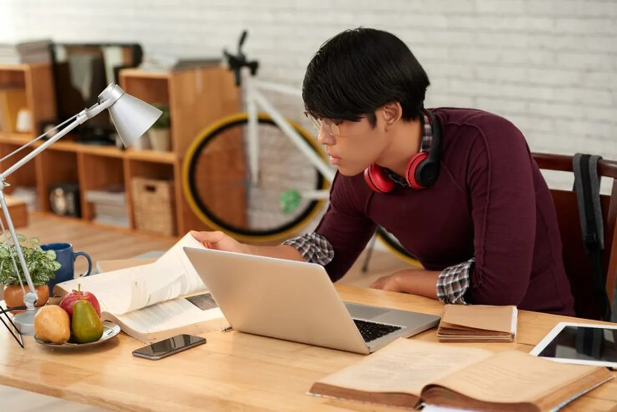 AI untuk belajar, platform AI, kecerdasan buatan, pembelajaran adaptif, Gemini AI, Phind AI, pencarian informasi, model bahasa alami, tugas sekolah, teknologi AI, Phind AI humanis, Perplexity AI, algoritma pembelajaran, solusi belajar cerdas, cara menggunakan AI.