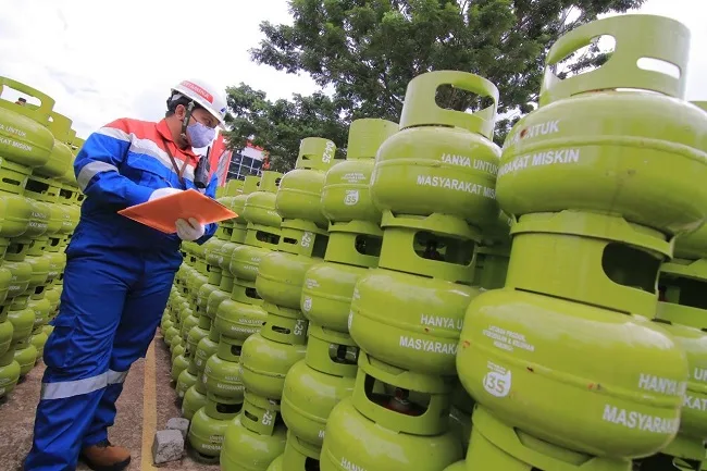 LPG 3 kg, pengecer LPG, sub-pangkalan LPG, beli gas melon, harga gas terbaru, distribusi LPG, gas subsidi murah, KTP beli gas, stok LPG aman, daftar sub-pangkalan, aplikasi Pertamina, MerchantApps LPG, aturan LPG 2025, solusi gas langka, kebijakan ESDM, subsidi energi, tabung gas lpg 3 kg, Cara Daftar jadi Penjual Gas