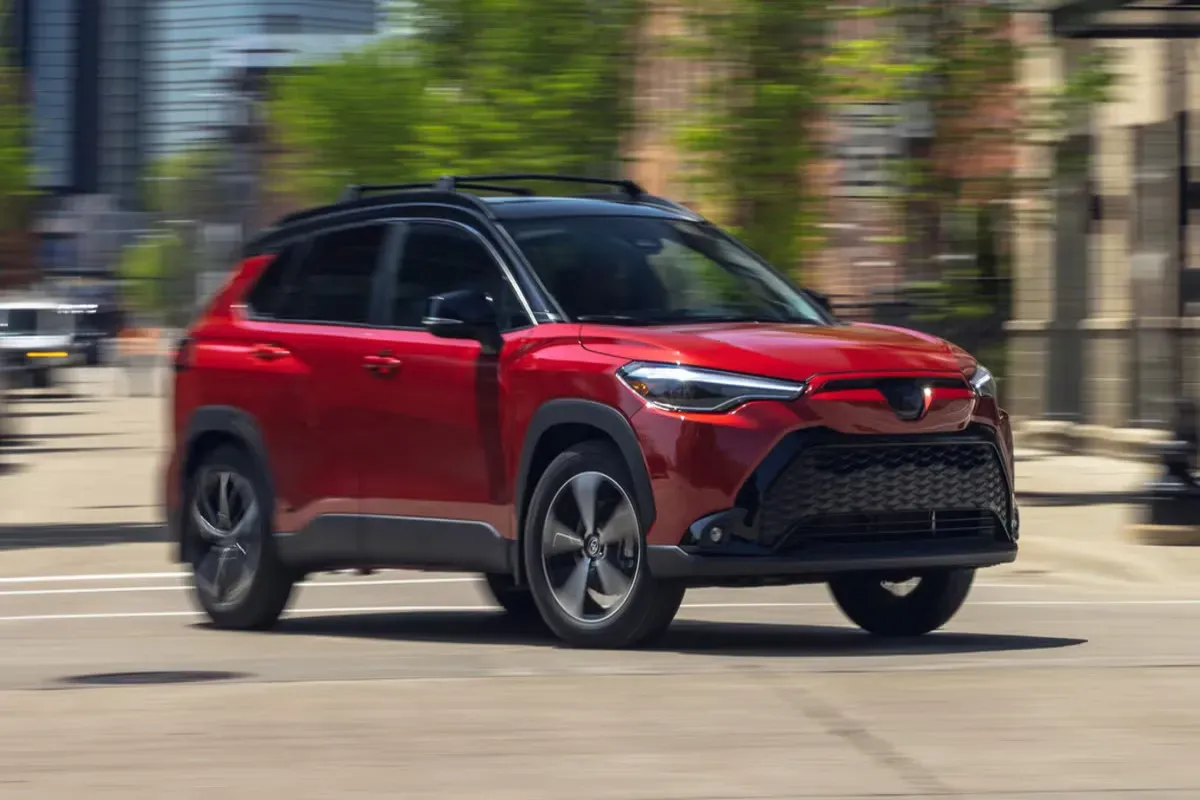 Toyota hybrid, mobil irit, teknologi listrik, Corolla Cross, desain futuristik, performa hemat, harga terbaru, spesifikasi lengkap