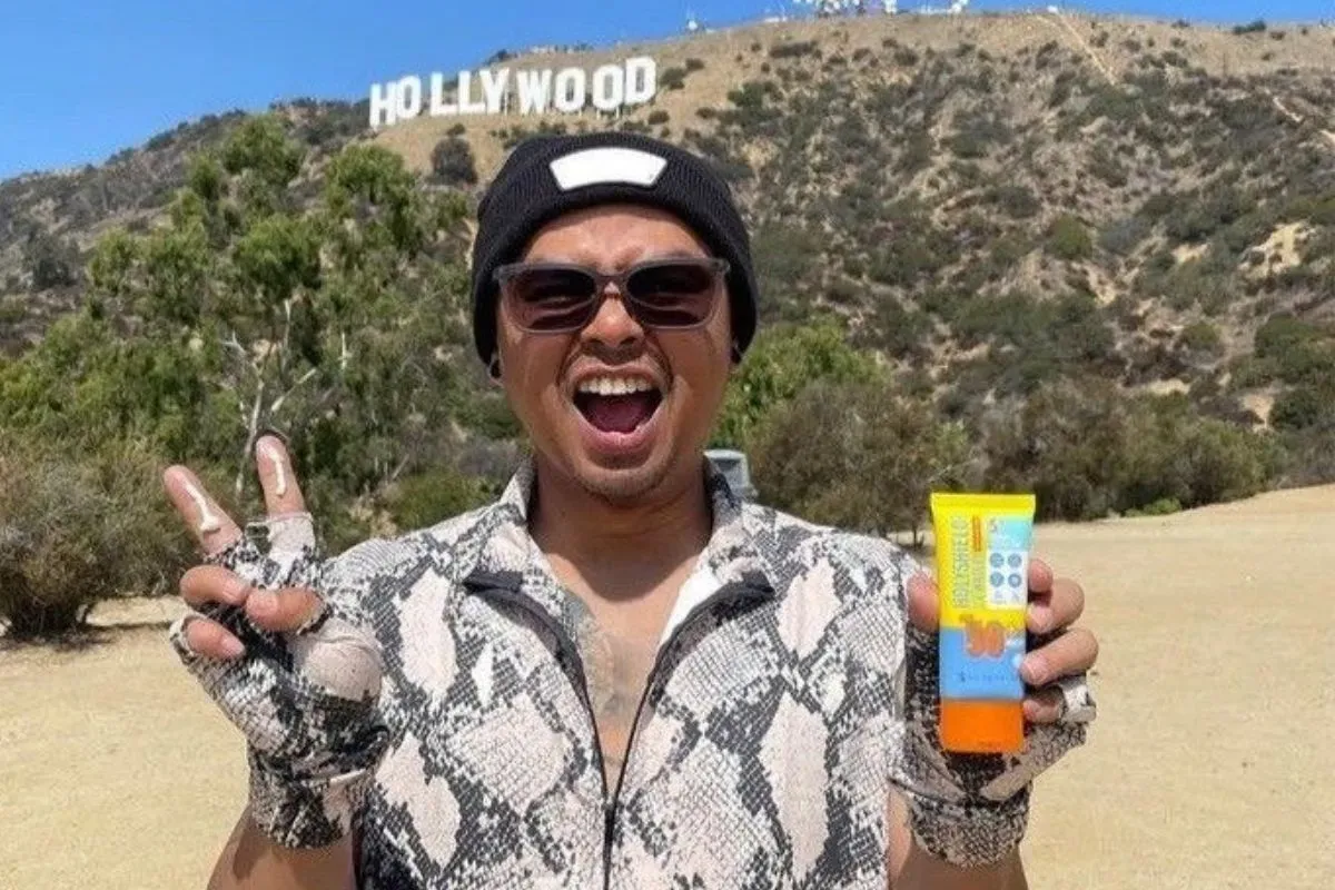 Wendi Cagur, dilarikan ke RS, penyakit Gerd, asam lambung, naik ambulans, panik dan nangis, program sahur, tindakan medis.