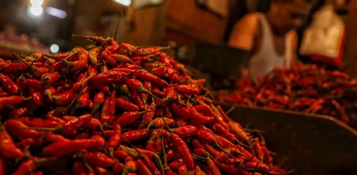 cabai setan, harga cabai, pasar Rangkasbitung, harga sembako, bumbu dapur, Ramadan, kenaikan harga, stok langka, harga tomat, harga bawang merah.