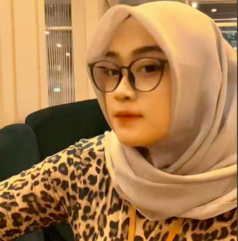 iBu Guru, Guru Salsa, Video Viral, Video Guru, Salsa Jember, Guru Jember, Pacar Online, Video Joget, Joget Viral, Klarifikasi Salsa, Guru SD, Guru Viral, Jebakan Online, Hukum ITE, Video Asusila, Guru PPPK, Kasus Viral, Viral Salsa, Pelaku Penyebar, Video Tanpa Busana