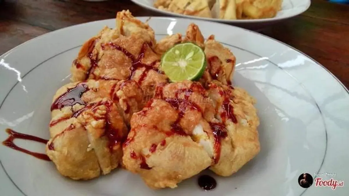 batagor Bandung, oncom goreng, tahu susu, tempe gila, gepuk sapi, bolen pisang, peuyeum legit, wajit manis