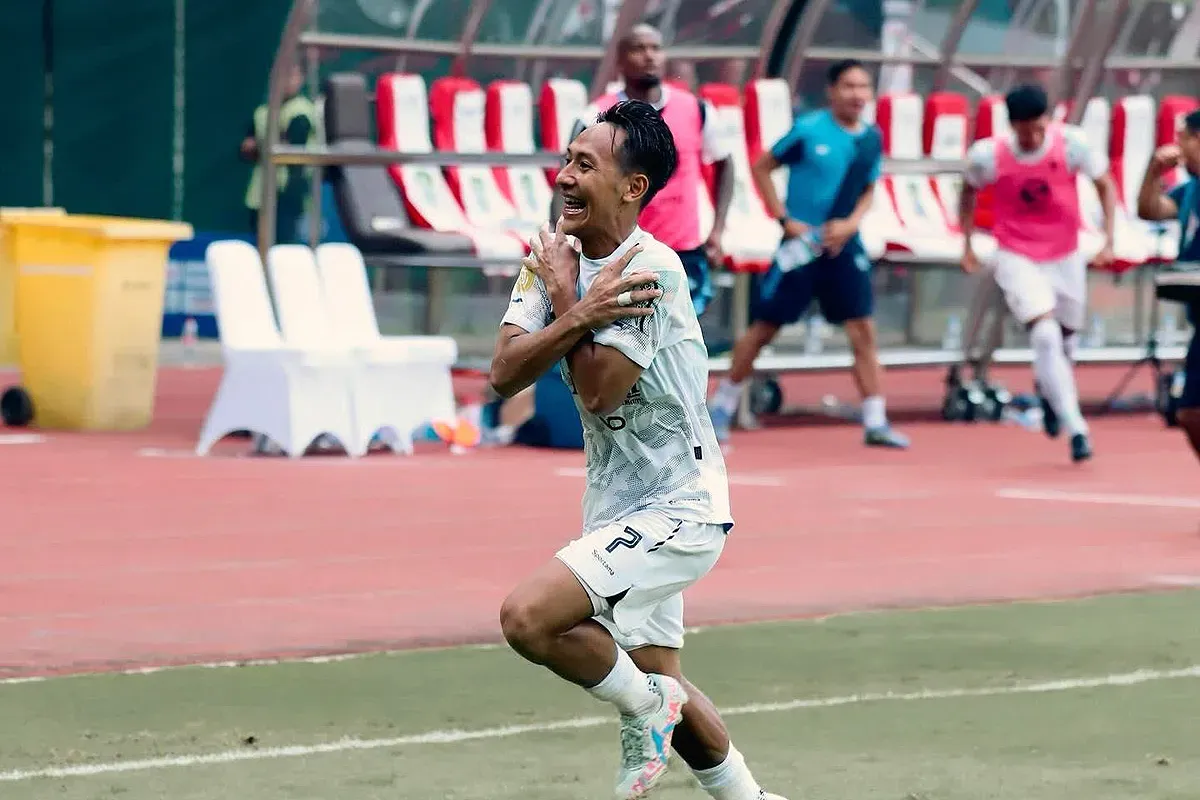 Beckham Putra, Persib Bandung, Persik Kediri, Bojan Hodak, Persija Jakarta, Persebaya Surabaya, Madura United, Adam Alis, Dewa United, Liga 1.