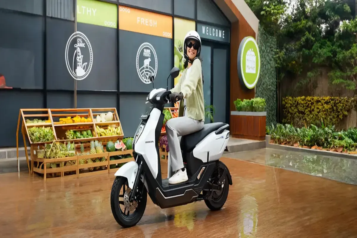 Honda ICON e, motor listrik, baterai lithium-ion, spesifikasi Honda, motor listrik di kota, harga Honda ICON e, fitur canggih, motor efisien