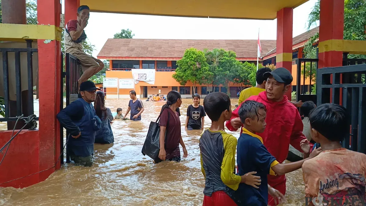 pembenahan tata ruang, relokasi permukiman, pengerukan sungai, penghijauan DAS, optimalisasi waduk, sumur resapan, ruang terbuka hijau, rehabilitasi saluran air.