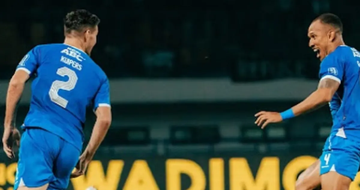 Persib Bandung, Liga 1 Indonesia, Bojan Hodak, mental juara, Nick Kuipers, Persik Kediri, Semen Padang, kemenangan 4-1