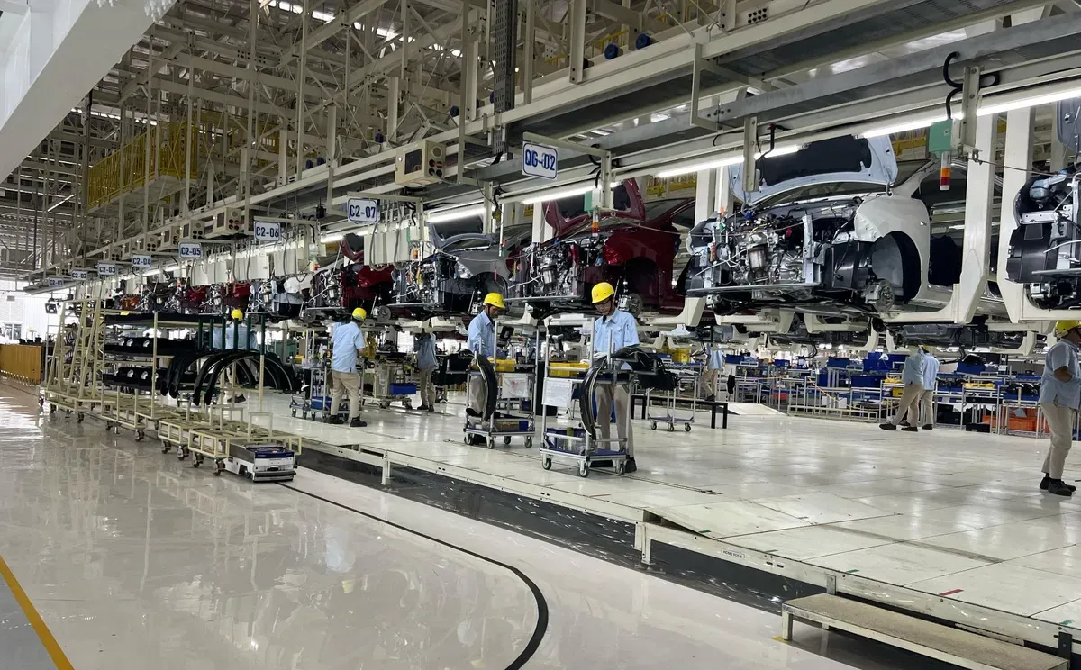 mobil hybrid, mobil listrik, Daihatsu Xenia, Daihatsu Rocky, Karawang Plant, entry-level, otomotif Indonesia, era elektrifikasi, teknologi ramah lingkungan.