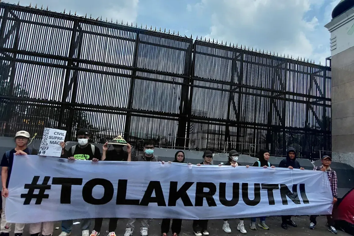 RUU TNI, dwifungsi ABRI, supremasi sipil, pelanggaran HAM, penolakan publik, protes mahasiswa, revisi kontroversial, ancaman demokrasi.