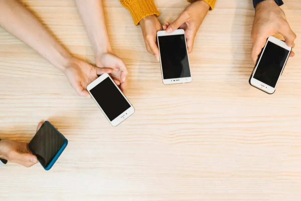 HP terbaik, smartphone murah, HP 5G, harga terjangkau, spesifikasi tinggi, Poco F6, Infinix Hot 50, HP Maret 2025, flagship murah