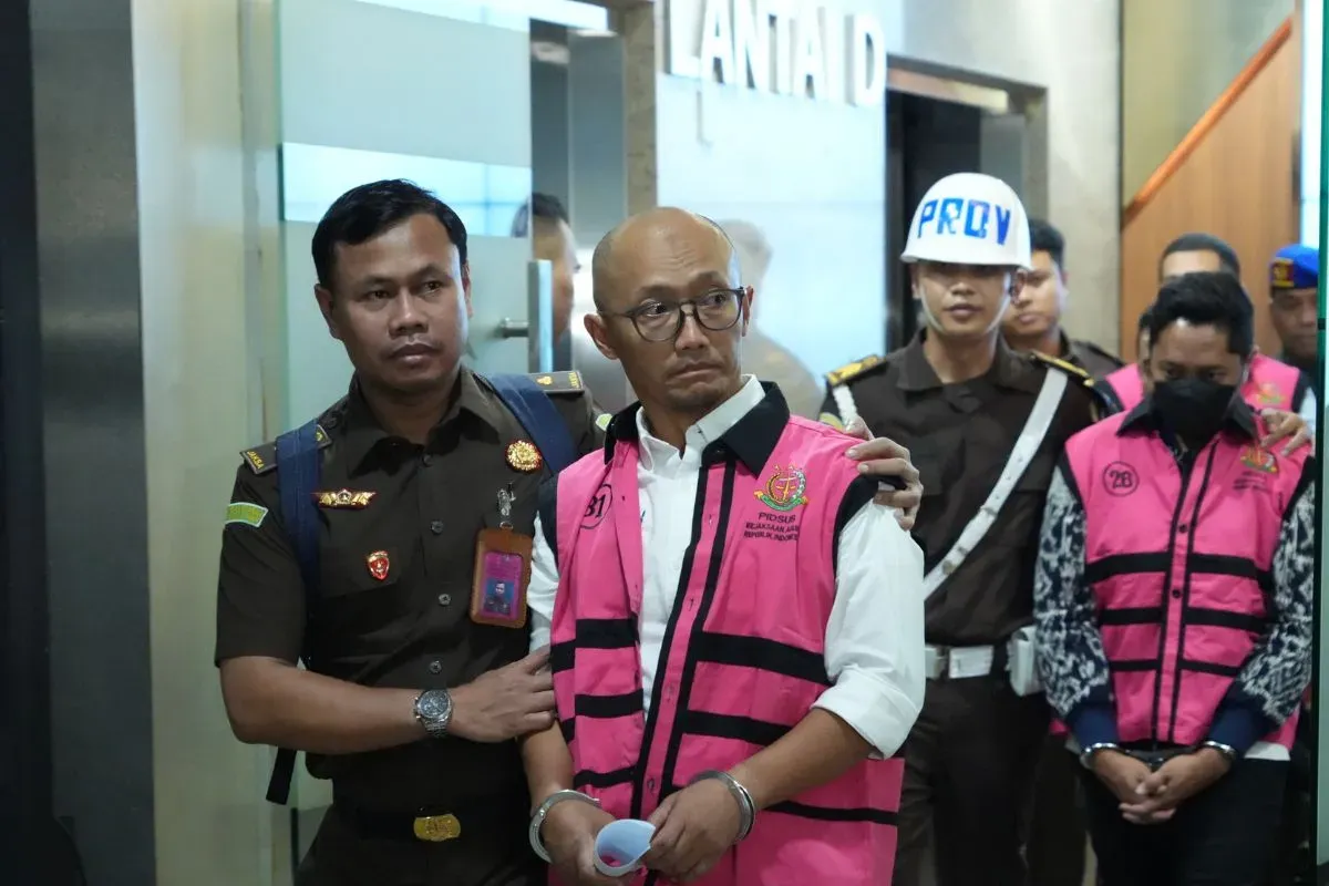 thumbnail-foto-(18) Kasus Korupsi Pertamina, Riva Siahaan, Kejaksaan Agung, Bencana Nasional, COVID-19, Kerugian Negara, Ekspor Minyak, Pengoplosan Pertamax, BBM Impor, Hukuman Mati