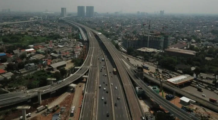 contraflow, Tol Jakarta-Cikampek, mudik lebaran, pengaturan lalu lintas, Korlantas, keselamatan berkendara.