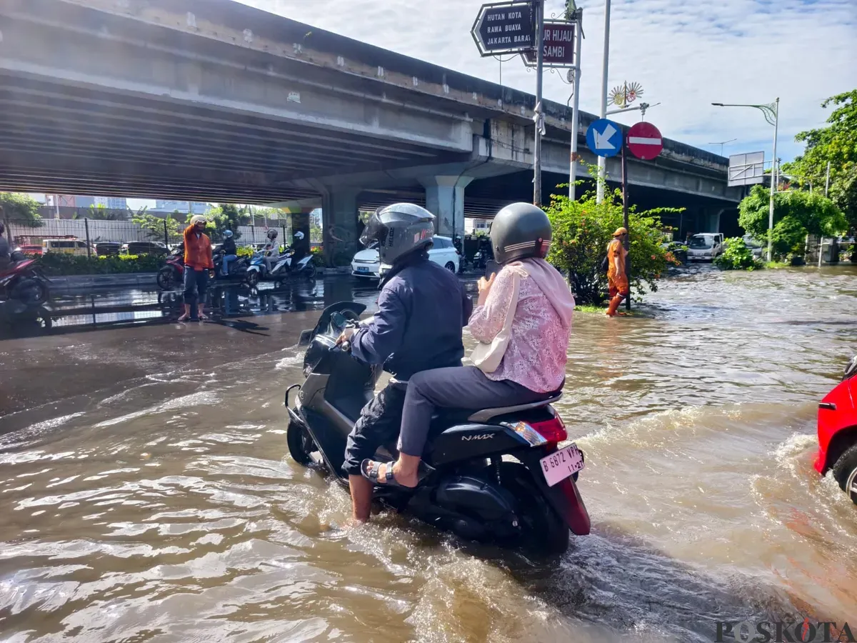 banjir Jakarta Barat, Outer Ring Road, genangan banjir, hujan deras, saluran air, Kali Angke, penanganan banjir.