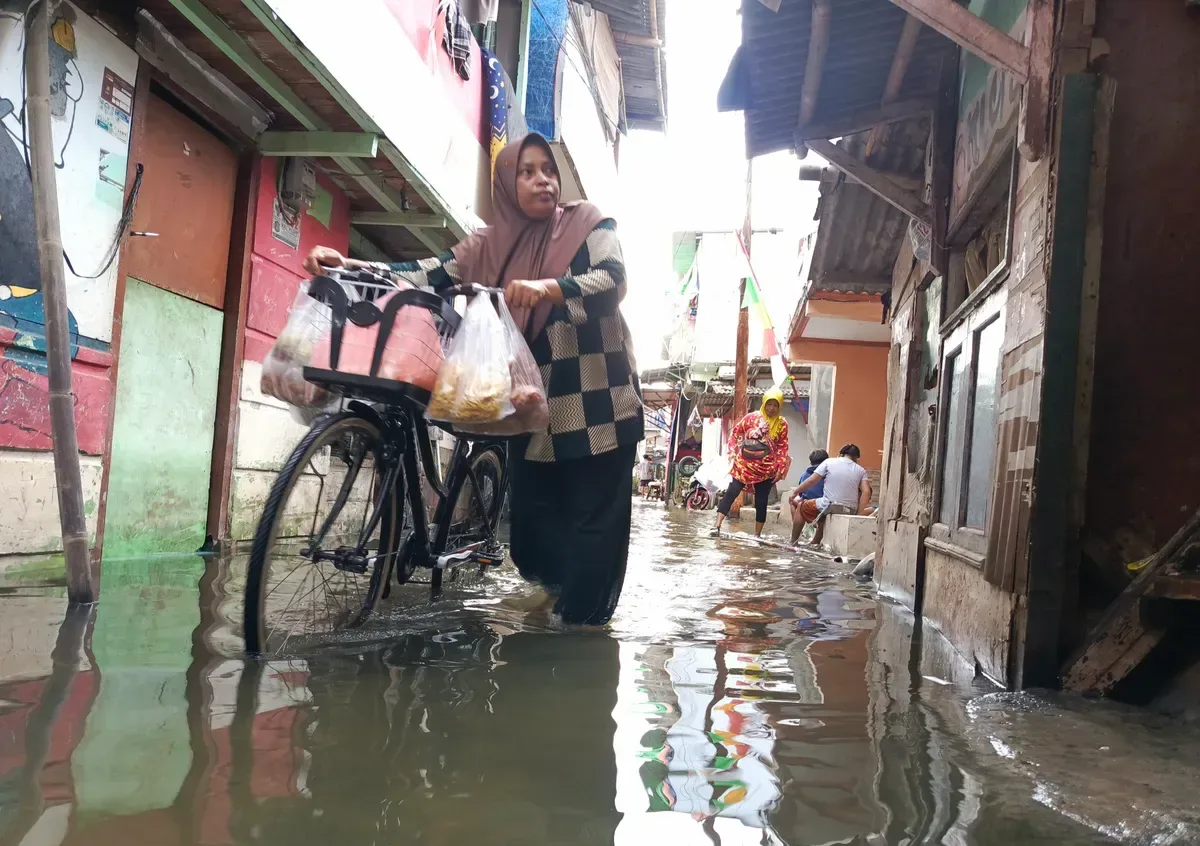 banjir rob Jakarta, super moon 2025, genangan Pluit, jalan tergenang air, siaga pintu air, peringatan BMKG, air pasang tinggi, BPBD Jakarta, pemantauan genangan, penanganan cepat rob.
