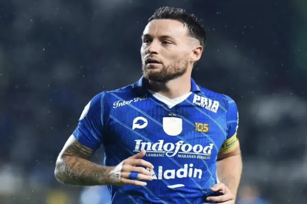 Persib Bandung, Liga 1 2024, Marc Klok, juara, Borneo FC, Dewa United, Persebaya Surabaya, konsistensi, Bobotoh, pertandingan sisa, gelar juara