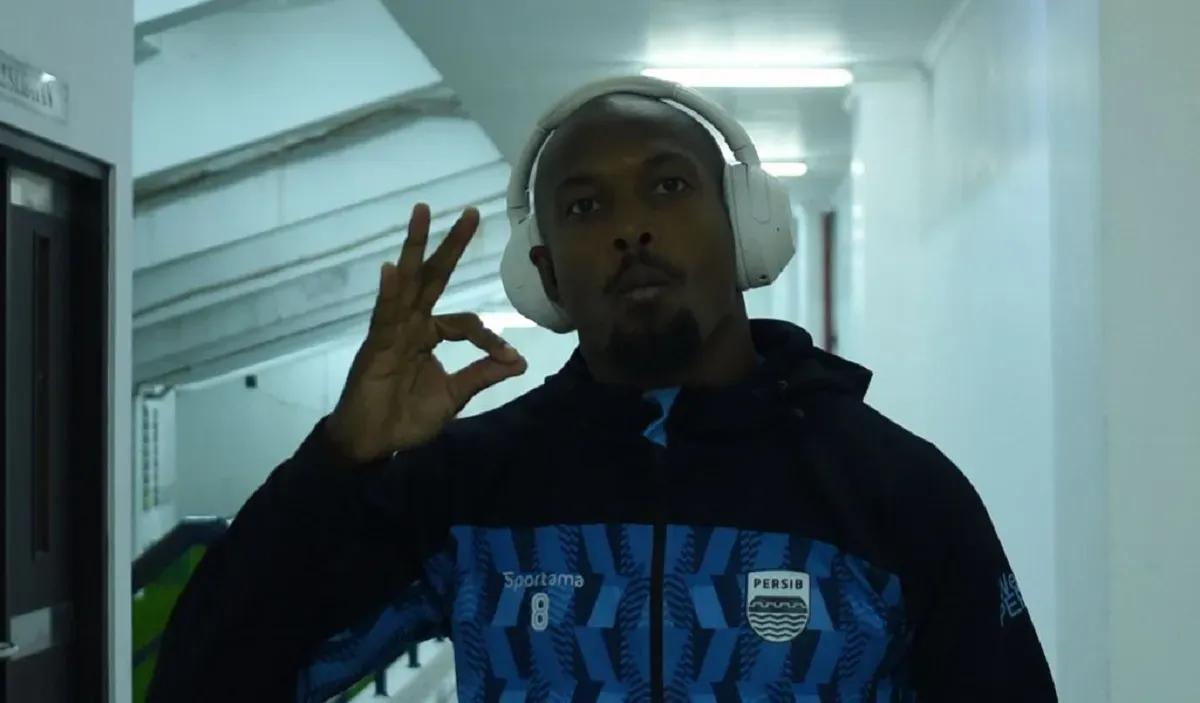 Gervane Kastaneer, Persib, bobotoh, PSS Sleman, Stadion GBLA, dukungan suporter, kemenangan Persib, Curacao, pertandingan 26 April 2025