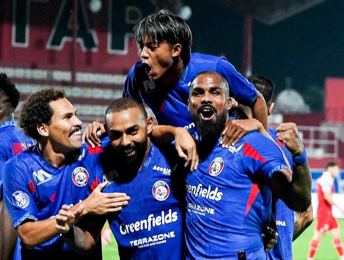 Arema FC, Liga 1, Madura United, Persebaya, Derby Jatim, jadwal pertandingan, April 2025, Ze Gomes, Johan Alfarizi