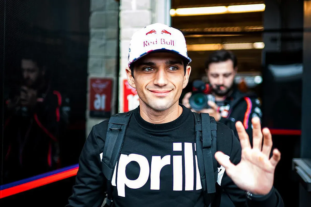 Jorge Martin, comeback, MotoGP Qatar 2025, Aprilia, tes pramusim, Sirkuit Lusail, pemulihan pascaoperasi, jadwal MotoGP, balapan Qatar, Sprint Race MotoGP