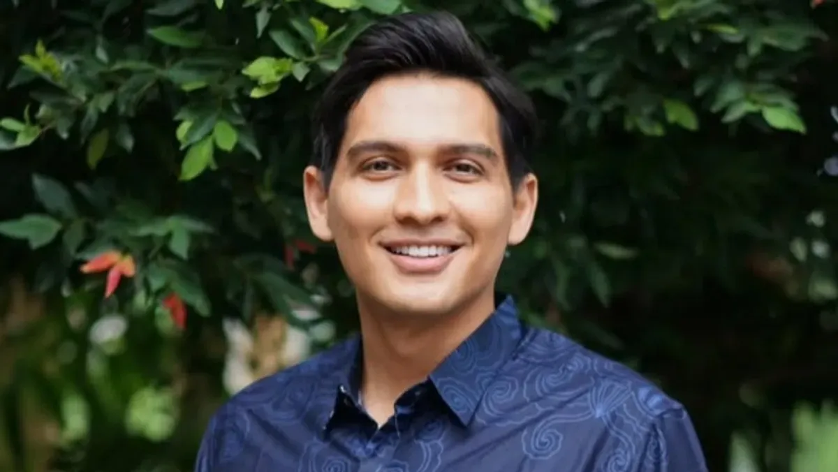 Lucky Hakim, Gubernur Dedi Mulyadi, Bupati Indramayu, liburan ke Jepang, sinetron Mutiara Hati, karir Lucky Hakim, kehidupan pribadi Lucky, politik PAN, bupati kontroversial, isu liburan kepala daerah