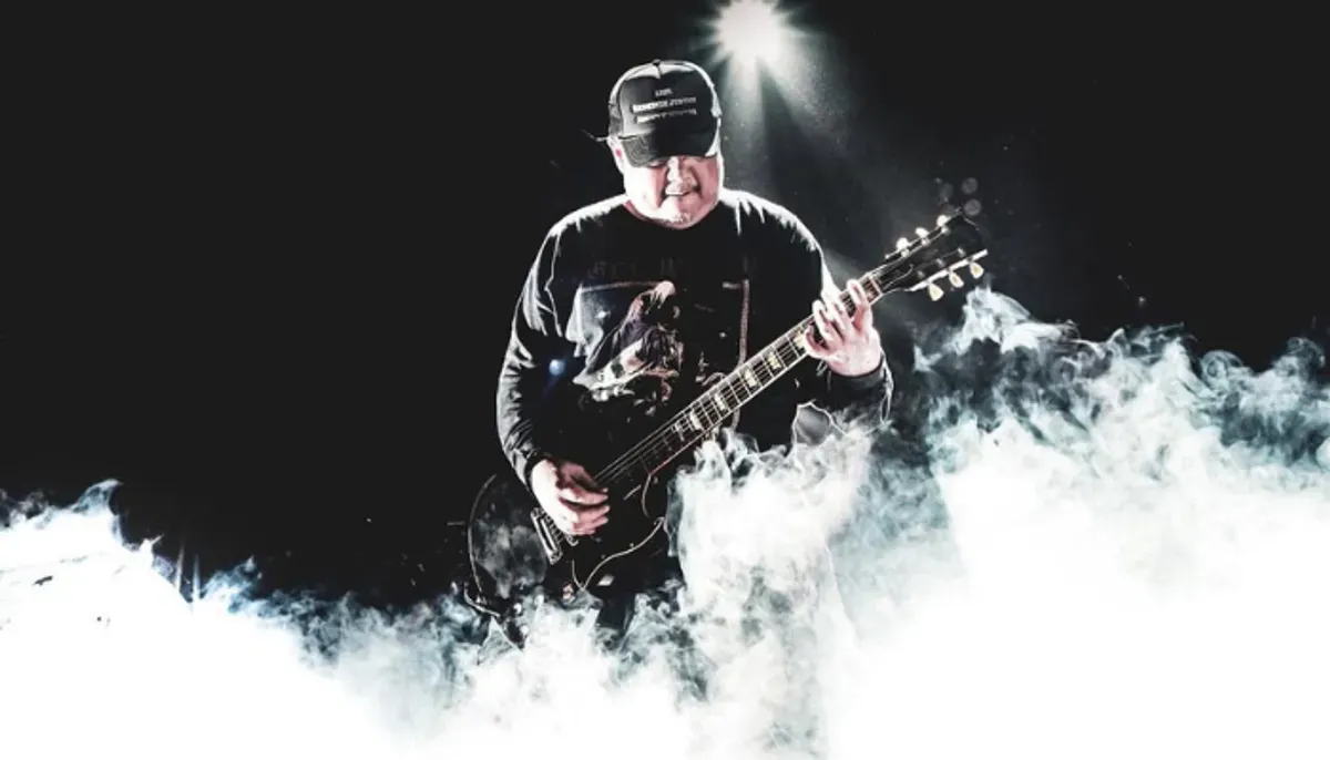 Ricky Siahaan meninggal, Seringai Tokyo, serangan jantung, tur Jepang, Gekiko Fest 2025, Arian13, Whiteboard Journal, Iko Uwais, karier Ricky, musisi Indonesia