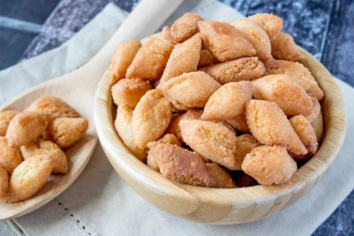 biji ketapang, camilan lebaran, resep biji ketapang, cara membuat biji ketapang, kue lebaran, bahan biji ketapang, adonan biji ketapang, goreng biji ketapang, biji ketapang renyah