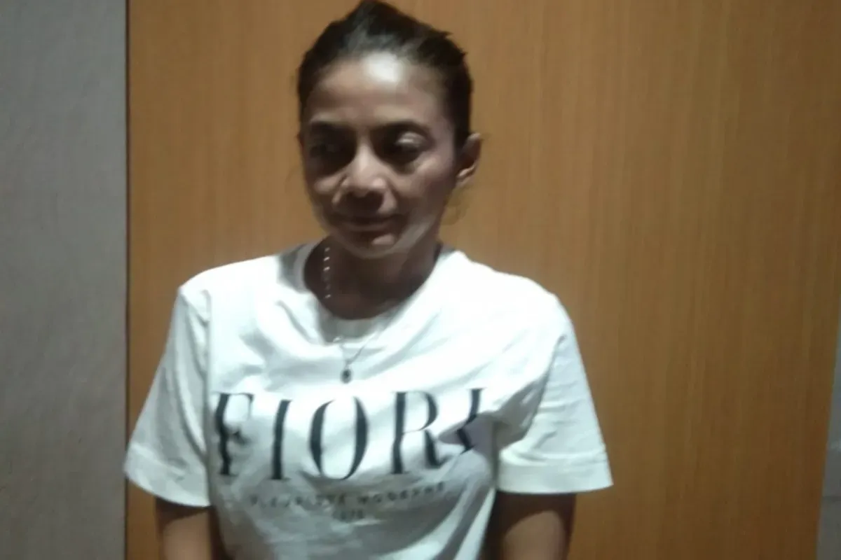 uang palsu, mantan artis, Kemang Jakarta, sinetron kolosal, pegawai swasta, pecahan Rp100 ribu, iPhone 11 Pro Max, transaksi mencurigakan, penipuan uang palsu, kasir cek UV