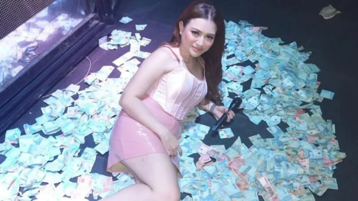 th_711x391_20250415174469580467fdf1fc52181 Nathalie Holscher, DJ Sidrap, saweran besar, Sidrap, Bupati Sidrap, budaya lokal, tarif DJ, selebritas DJ, kontroversi saweran, hiburan malam.