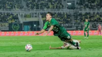 Arema FC, Persebaya Surabaya, Liga 1, Syaeful Anwar, Daffa Fahish, William Marcillio, Slavko Damjanovic, Toni Firmansyah, Persib, Dewa United