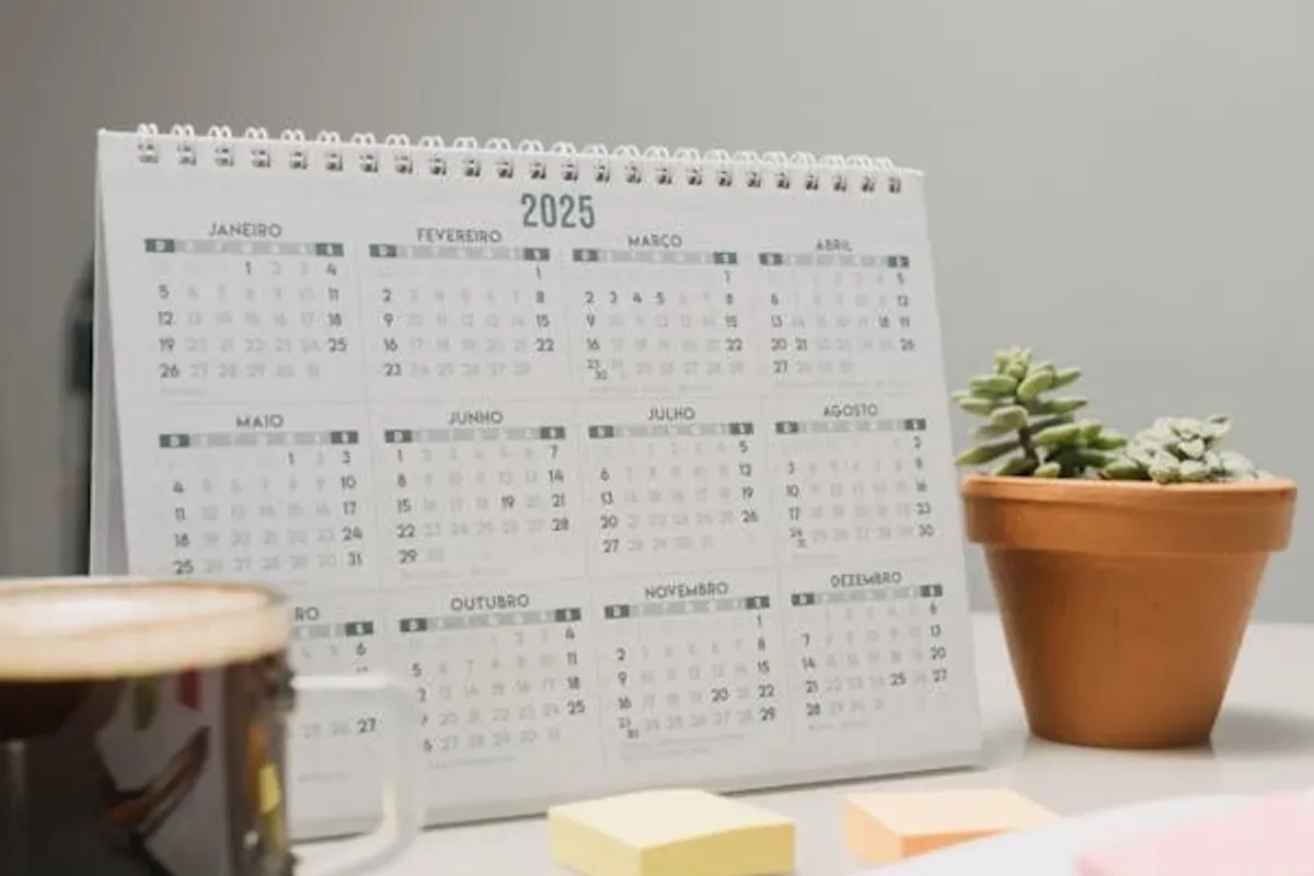 libur nasional 2025, cuti bersama Mei, long weekend Juni, kenaikan Yesus Kristus, kalender cuti 2025, libur panjang Indonesia, SKB tiga menteri, hari merah Mei, perubahan nama libur, jadwal resmi pemerintah.