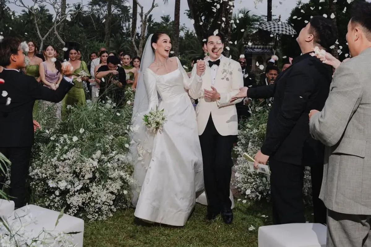 Luna Maya, Maxime Bouttier, pernikahan Bali, resepsi Jakarta, pasangan selebriti, intimate wedding, mas kawin spesial, undangan terbatas, acara romantis, vibes senja