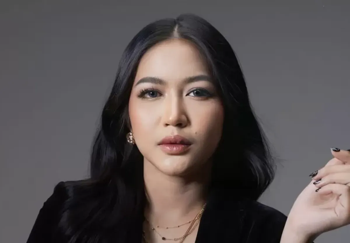 Eriska Nakesya, Young Lex, resmi cerai, perceraian publik, pasangan selebriti, komentar netizen, move on damai, gaya hidup beda, perpisahan elegan, hak privasi publik figur